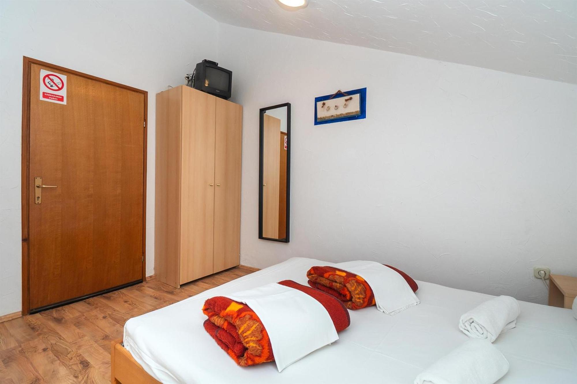 Apartments And Rooms Mladen Vodice Zewnętrze zdjęcie