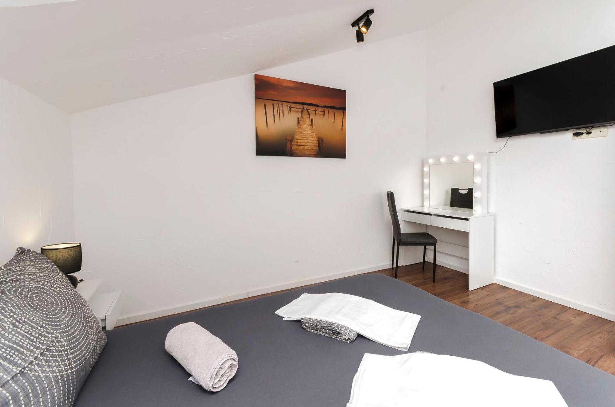 Apartments And Rooms Mladen Vodice Zewnętrze zdjęcie