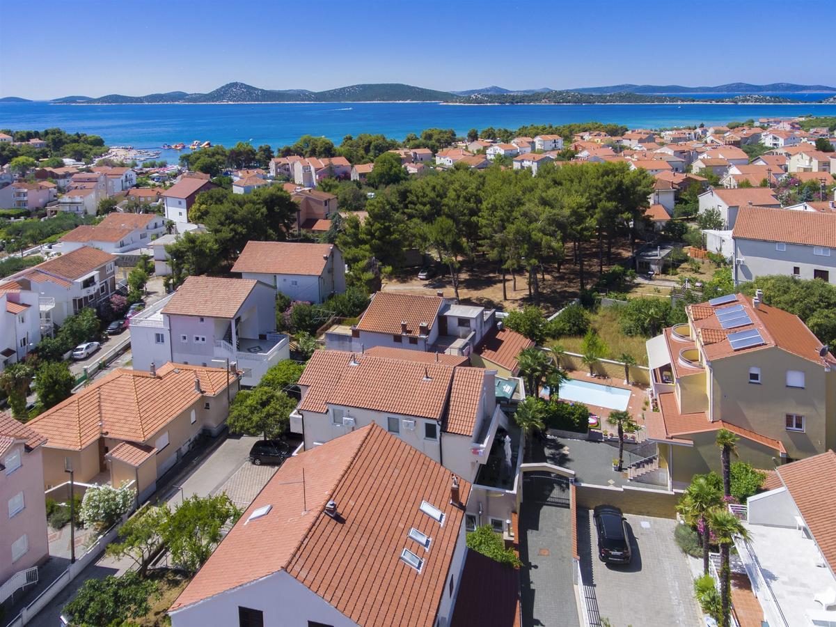 Apartments And Rooms Mladen Vodice Zewnętrze zdjęcie